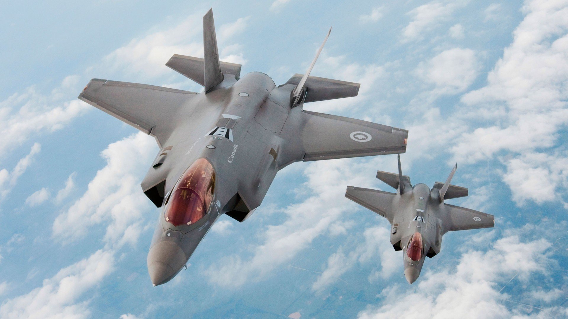 罗马边路渗透打破防守平衡制造空档，罗马防线